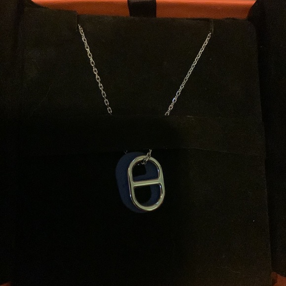 Hermes O’Maillon Pendant in box - Picture 2 of 4